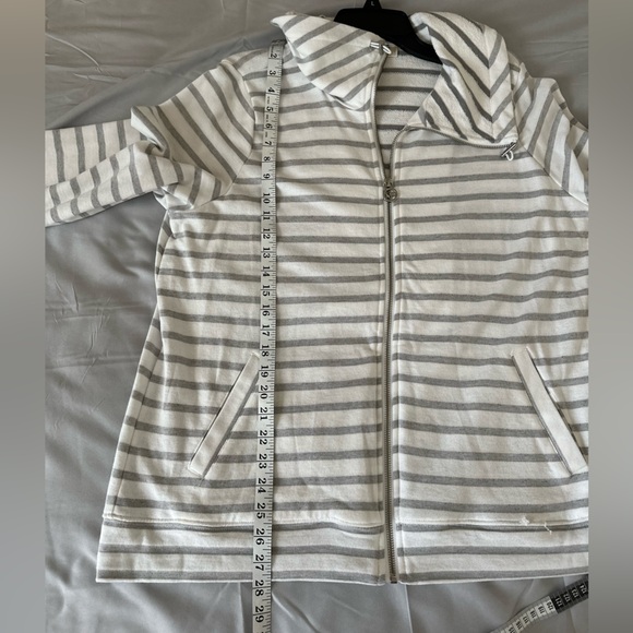 Michael Kors Active soft Jacket. All the way zip up. Size XL. White/gray. NWOT - Picture 7 of 7